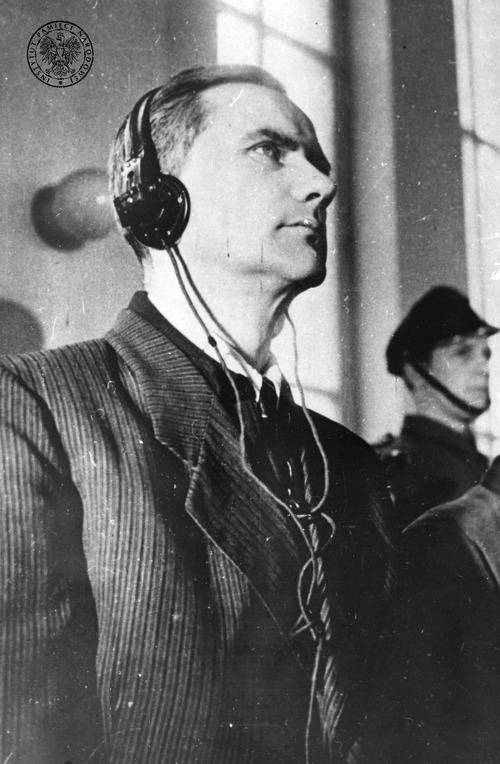 Ludwig Fischer, były gubernator dystryktu warszawskiego Generalnego Gubernatorstwa, na korytarzu więzienia mokotowskiego przy ul. Rakowieckiej w Warszawie, 1946 r. (fot. z zasobu IPN, sygn. IPN BU 4084/63502)