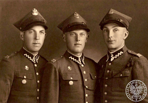 Wiktor Stryjewski (pierwszy od prawej) podczas służby wojskowej w III batalionie 32. Pułku Piechoty w Działdowie, 1939 r. (fot. z zasobu IPN)