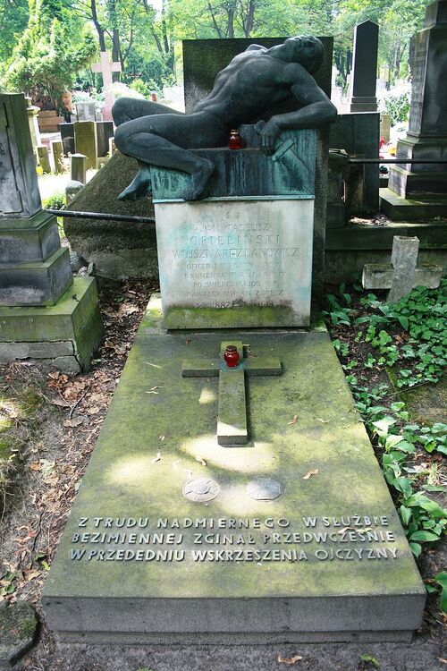 Nagrobek Jana Opielińskiego na warszawskim Cmentarzu Powązkowskim