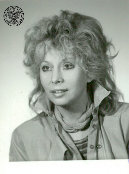 Barbara Wrzesińska, aktorka teatralna i filmowa – zdjęcie z akt paszportowych (fot. z zasobu AIPN)