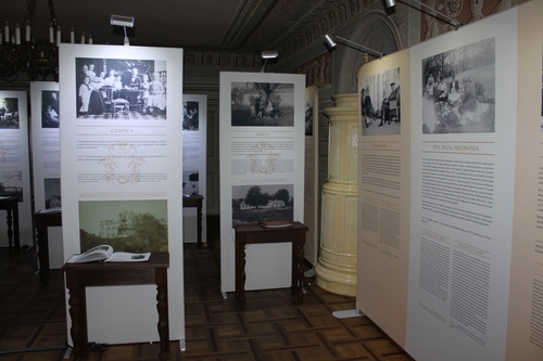 Prezentacja wystawy „Europa w rodzinie. Ziemiaństwo polskie w XX wieku” w Muzeum Ziemiaństwa w Dobrzycy, 18 listopada 2015 – 3 kwietnia 2016 r. Fot. IPN
