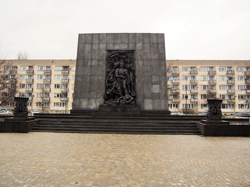 Pomnik Bohaterów Getta w Warszawie, 13 marca 2023 r. (fot. Wojciech Kujawa)