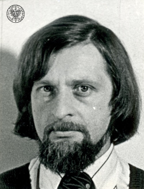 Janusz Andrzej Zajdel, ok. 1977 roku. Zdjęcie z akt paszportowych (fot. z zasobu IPN)