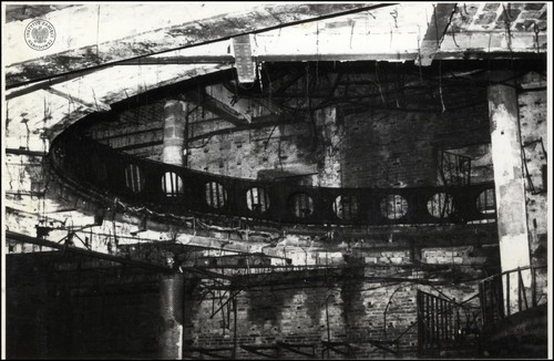 Wnętrze spalonej Sali Kapitańskiej znajdującej się w „Kaskadzie” po pożarze w dniu 27 kwietnia 1981 r. (fot. z zasobu IPN)
