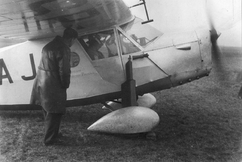Kpt. Stanisław Skarżyński w samolocie RWD-5 bis podczas startu, maj 1933 r. (fot. NAC)