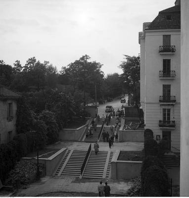 Ulica Górnośląska w kierunku ulicy Myśliwieckiej, lata 50. XX wieku (NAC)