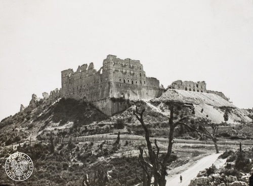 Klasztor na Monte Cassino, maj 1945 r. Podpis: Ruiny klasztoru OO. Benedyktynów na Monte Cassino po zbombardowaniu go przez artylerię i lotnictwo polskie, amerykańskie i angielskie. Fot. z zasobu AIPN