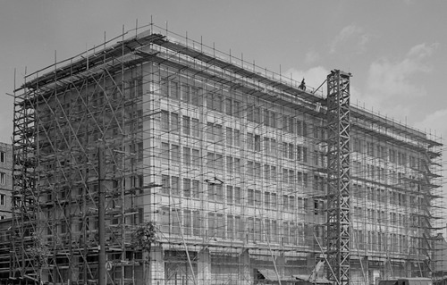 Widok na budynek Centrali Handlu Zagranicznego „Metalexport” przy ulicy Mokotowskiej 49, 1953 r.