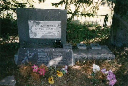 Nagrobek w Olkienikach (fot. ze zbiorów Oddziałowej Komisji Ścigania Zbrodni przeciwko Narodowi Polskiemu w Gdańsku)