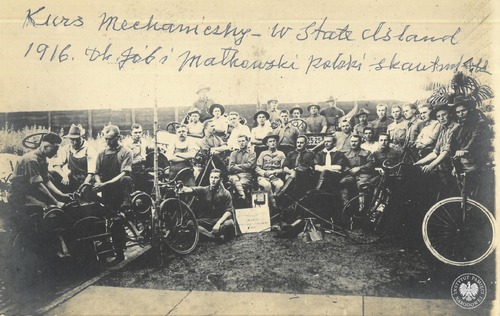 Andrzej Małkowski i dh Franciszek Dziób podczas kursu mechanicznego. Staten Island, 1916 r. (fot. z zasobu AIPN)