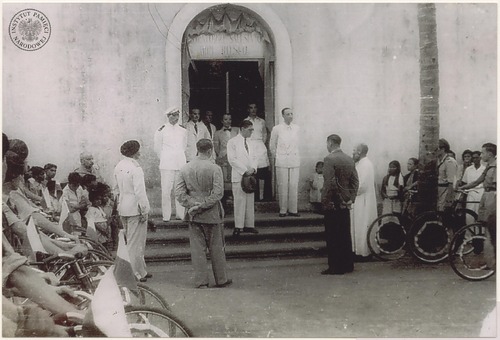 Rowerowa pielgrzymka harcerska do grobu św. Franciszka Ksawerego w Goa. Indie, maj 1947 r. (fot. z zasobu AIPN)