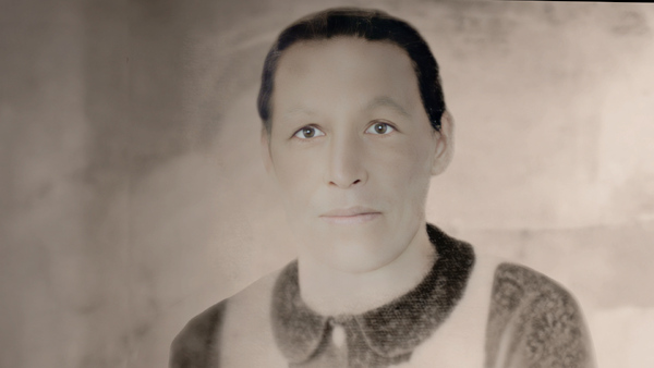 Jedenaste: przyjmĳ bliźniego pod swój dach