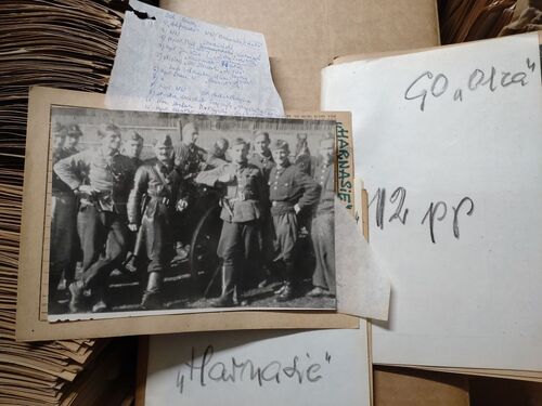 Zbiory płk. Stanisława Dąbrowy-Kostki w magazynach Oddziałowego Archiwum IPN w Krakowie. Fot. Rafał Dyrcz (IPN)