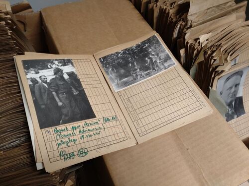 Zbiory płk. Stanisława Dąbrowy-Kostki w magazynach Oddziałowego Archiwum IPN w Krakowie. Fot. Rafał Dyrcz (IPN)