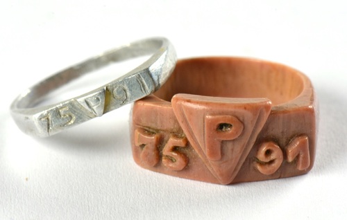 Obozowe pierścionki należące do Haliny Golczowej (fot. Wioleta Ługowska)