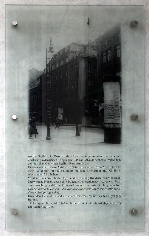 Tablica pamiątkowa przy Rosenstraße 2 w Berlinie