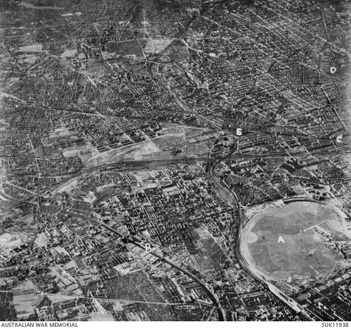 Alianckie zdjęcie lotnicze Berlina z 1943 r. (fot. Australian War Memorial)