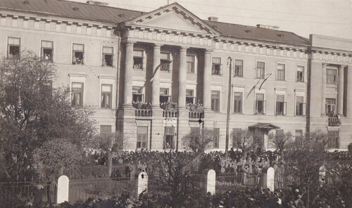 Ogłoszenie Aktu 5 listopada z balkonu Pałacu Sandomierskiego w Radomiu