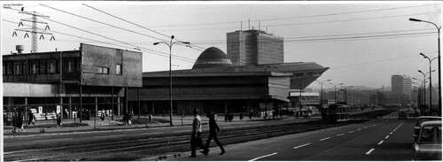 Kompleks Wojewódzkiej Hali Widowiskowo-Sportowej Spodek widziany od dzielnicy Koszutka