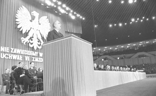 Pierwszy sekretarz KC PZPR Edward Gierek przemawia w Spodku podczas wiecu inaugurującego kampanię wyborczą do sejmu w 972 roku