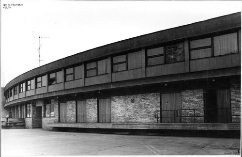 Drzwi do stacji transformatorów oraz wejście do hotelu Olimpijskiego, 1971 r. (fot. z zasobu IPN)