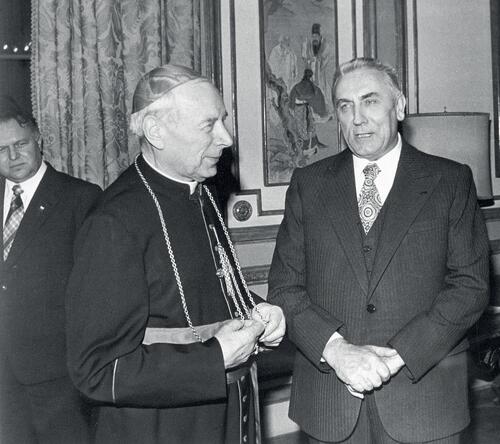 Spotkanie Edwarda Gierka z prymasem Stefanem Wyszyńskim w ambasadzie PRL w Rzymie, 29 listopada 1977 roku