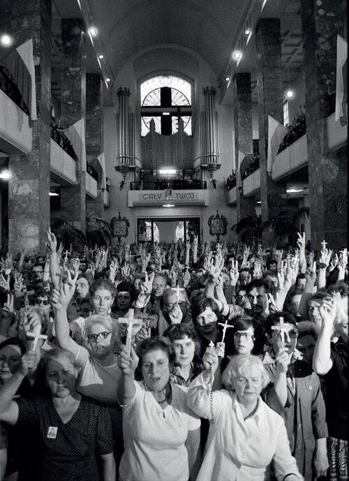 Msza św. za Ojczyznę w kościele św. Stanisława Kostki w Warszawie, 29 V 1983 r. (fot. PAP)