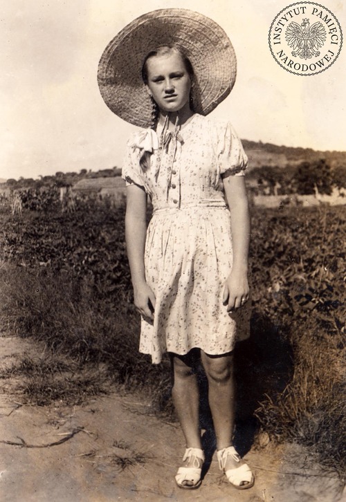 Renia Kiejko, one of Maria Leszczełowska’s friends at the Polish refugee camp in Koja, Uganda, January 18, 1945. (Photo from the Archives of the Institute of National Remembrance)