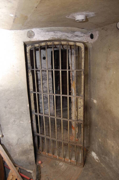 Wojewódzki Urząd Bezpieczeństwa Publicznego w Kielcach. Krata w dawnym areszcie