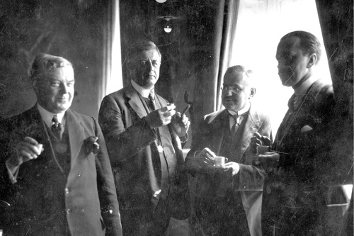 Przyjęcie dla angielskich parlamentarzystów u prezydenta RP Stanisława Wojciechowskiego w Belwederze, 1925 r. Widoczni P. Dawson, F. Sanderson, , premier Władysław Grabski, minister Aleksander Skrzyński (fot. z zasobu NAC)