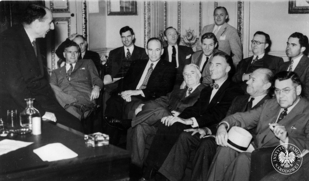 Wizyta delegacji przedstawicieli amerykańskiego Kongresu w Wielkiej Brytanii służąca określeniu potrzeb tego państwa w związku z przydzielaniem funduszy z planu Marshalla. Wrzesień, 1947 rok