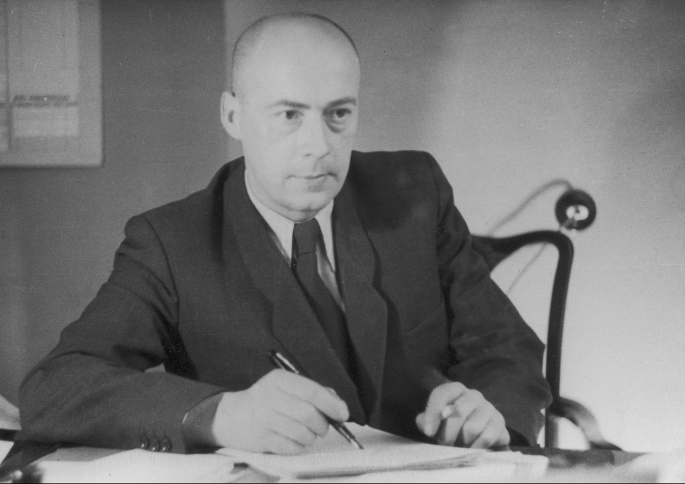 Józef Cyrankiewicz (1911–1989), premier RP w latach 1947–1952, następnie premier PRL w latach 1954–1970. Pod naciskiem Kremla 9 lipca 1947 roku odmówił udziału Polski w planie Marshalla. Zdjęcie z lat 1946–1948.