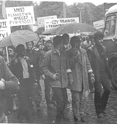 Przemarsz protestacyjny z 31 VIII 1981 r. w Grudziądzu (fot. z zasobu IPN)