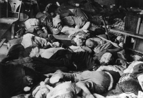 Zamordowani w celi 35 (warsztat krawiecki) V Oddziału Zamku (fot. Stanisław Magierski/z zasobu IPN)