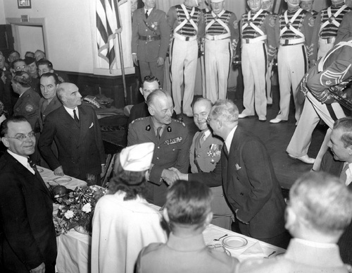 Meeting between Poland’s Supreme Commander Władysław Sikorski and representatives of Polish-American diaspora. Photo: National Digital Archives