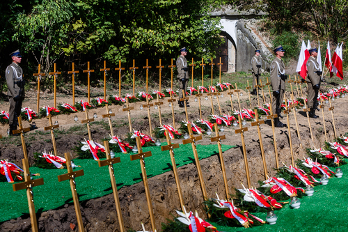 Pogrzeb ofiar niemieckiego terroru na terenie Fortu III – Pomiechówek, 5 września 2019. Fot. Sławek Kasper (IPN )