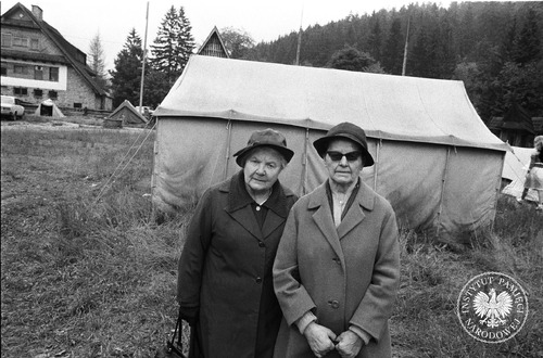 Two women at a resort in Wisła, in Beskid Śląski (photo from Jan Hausbrandt’s collection)