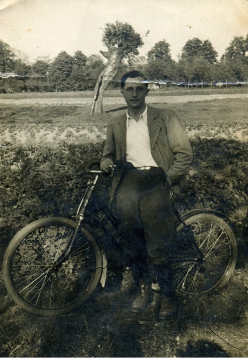 Józef Jurysta na fotografii wykonanej prawdopodobnie w czasie pracy liegenschafcie w Podliskach pow. Mościska (fot. ze zbiorów Barbary Zaręby)