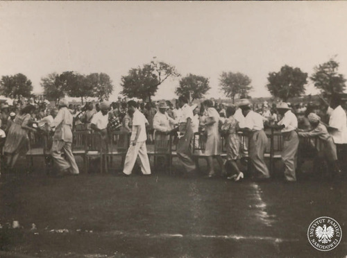 Zawody zorganizowane w ramach uroczystości Dnia Niepodległości Indii w Osiedlu Polskim w Valivade, 15 sierpnia 1947 r. (fot. z zasobu AIPN)