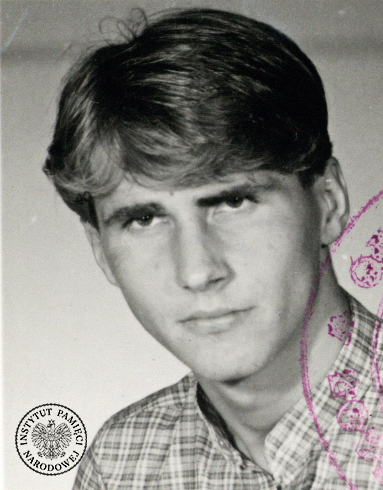 Dariusz Dziekanowski, 1984 rok. Zdjęcie z akt paszportowych (fot. z zasobu IPN)