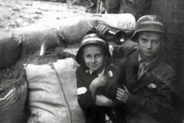 Najmłodsi powstańcy warszawscy w szeregach formacji wojskowych