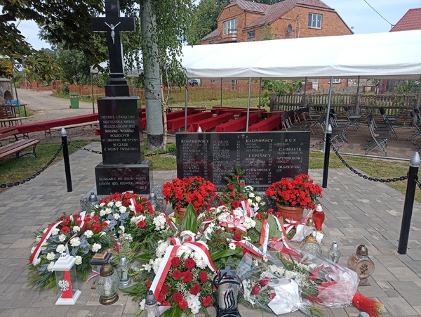 Pacyfikacja wsi Roszki-Wodźki w sierpniu 1944 r. jako przykład zbrodni niemieckich na terenie <i>Bezirk</i> Białystok