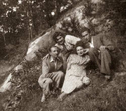 Stefan Miksiewicz od lewej, koleżanka siostry, siostra Helena i Zbigniew Kubas jego łącznik z AK