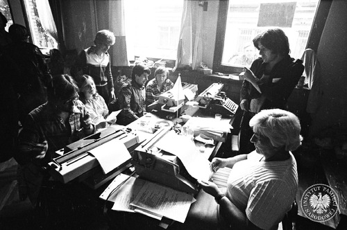 Biuro Informacyjne MKS w Stoczni Gdańskiej. Gdańsk, sierpień 1980 r. Fot. Stanisław Składanowski (fot. z zasobu IPN)