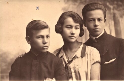 Eugeniusz Stasiecki wraz z siostrą Elżbietą i bratem Alfredem (zbiory AAN w Warszawie)