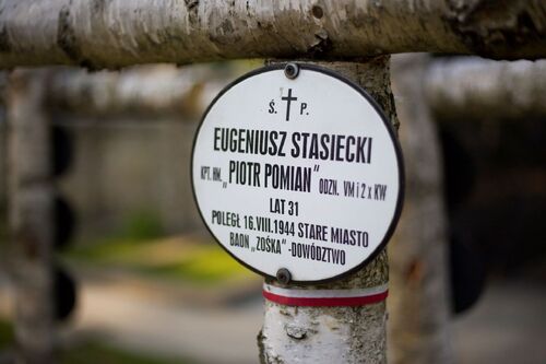 Kwatera Harcerskiego Batalionu AK „Zośka” na wojskowych Powązkach. Miejsce spoczynku hm. kpt. Eugeniusza Stasieckiego (fot. Katarzyna Kołodziejczyk-Daniłowicz)