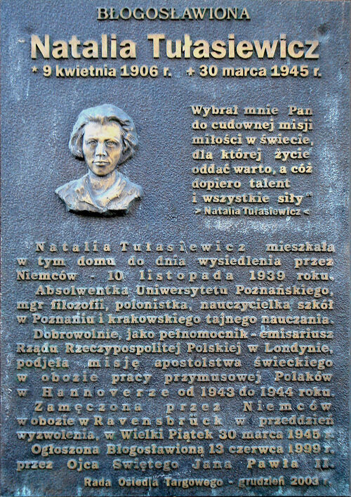 Tablica pamiątkowa w miejscu zamieszkania bł. Natalii Tułasiewicz w Poznaniu przy ul. Śniadeckich 30. Fot. Wikipedia/Jerzy - Praca własna (domena publiczna)
