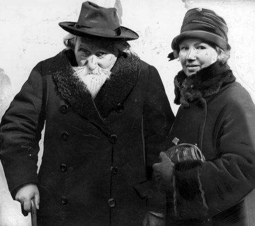 Wybory do Senatu w 1928 roku. Senator Bolesław Limanowski po opuszeczniu lokalu komisji wyborczej w Warszawie, 11 marca 1928 r. Fot. z zasobu NAC