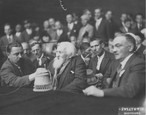 Przemówienie senatora Bolesława Limanowskiego podczas wiecu Centrolewu w Dolinie Szwajcarskiej w Warszawie, 14 września 1930 r. Fot. z zasobu NAC