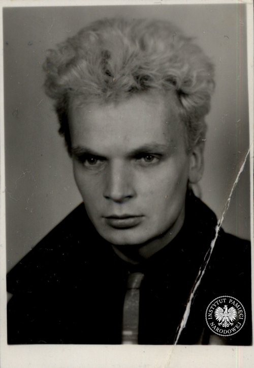 Grzegorz Ciechowski. Zdjęcie z akt paszportowych – 1984 r. (fot. z zasobu IPN)